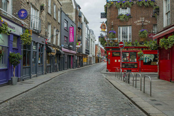 Image of red Temple Bar facing street in Dublin